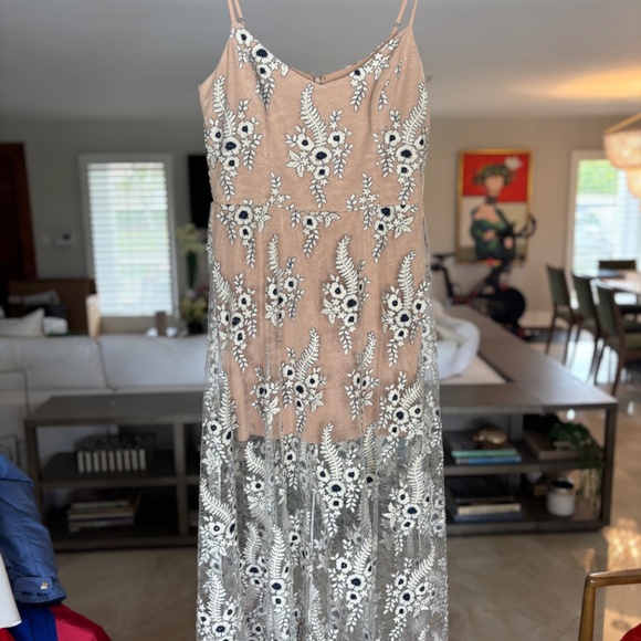 Floral see through gown - Picture 4 of 4